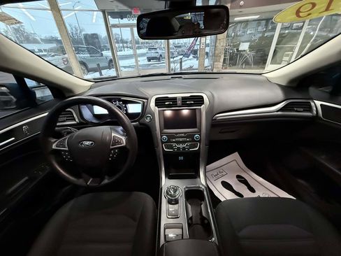Used 2019 Ford Fusion SE image 28
