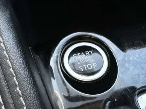 Used 2019 Nissan Kicks S FWD image 37