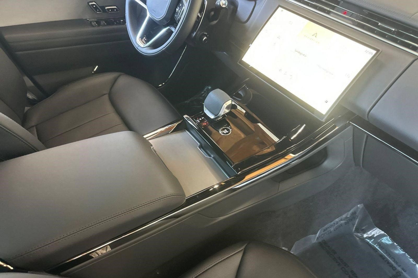 New 2026 Land Rover Range Rover Sport SE AWD/4WD image 15