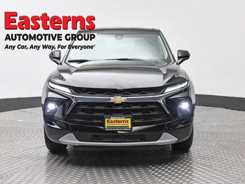 Used 2025 Chevrolet Blazer LT FWD image 2