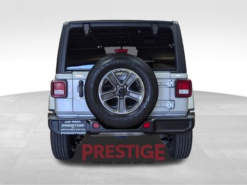 Used 2022 Jeep Wrangler Unlimited Sahara image 8