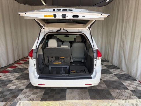 Used 2011 Toyota Sienna XLE image 11