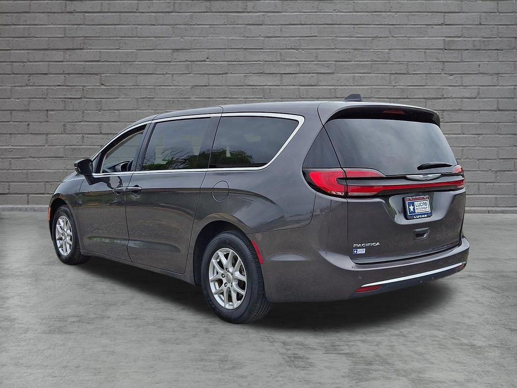 Used 2023 Chrysler Pacifica Touring-L FWD image 8