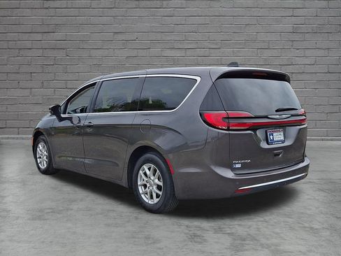Used 2023 Chrysler Pacifica Touring-L FWD image 8