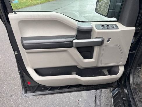 Used 2017 Ford F150 XLT w/ Equipment Group 302A Luxury image 21