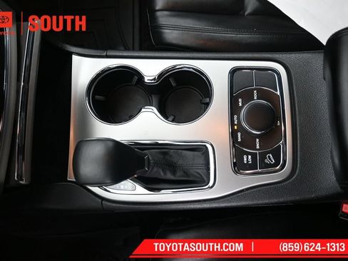 Used 2018 Jeep Grand Cherokee Limited AWD/4WD image 19