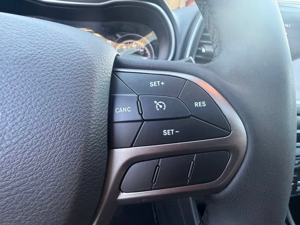 Used 2022 Jeep Cherokee Latitude Lux w/ Sun & Sound Group AWD/4WD image 38
