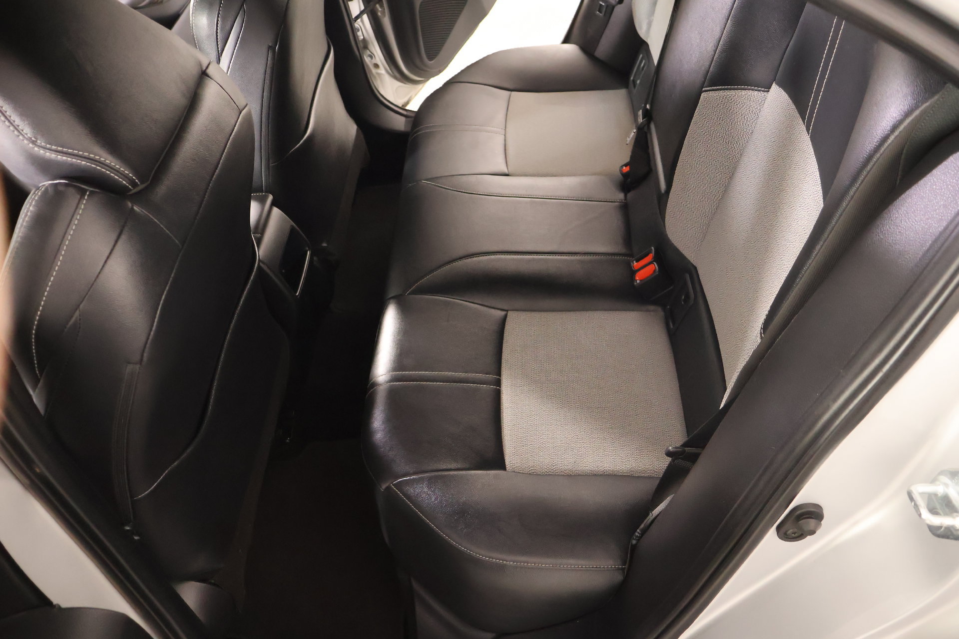 Used 2019 Toyota Corolla XSE FWD image 13