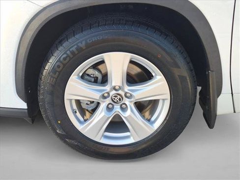 Used 2023 Toyota Highlander L AWD/4WD image 22