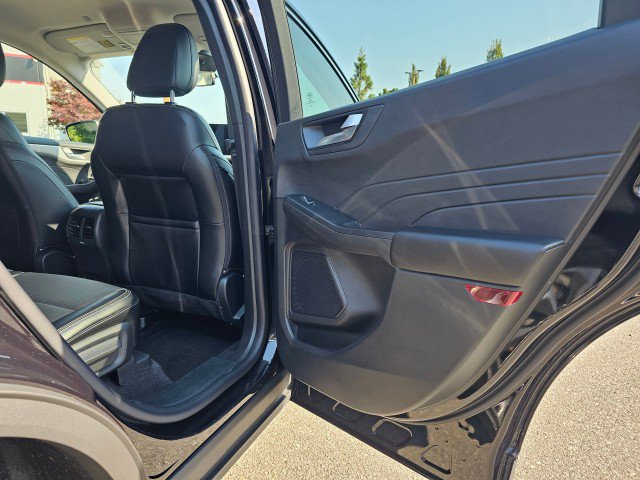 Used 2024 Ford Escape Platinum AWD/4WD image 15