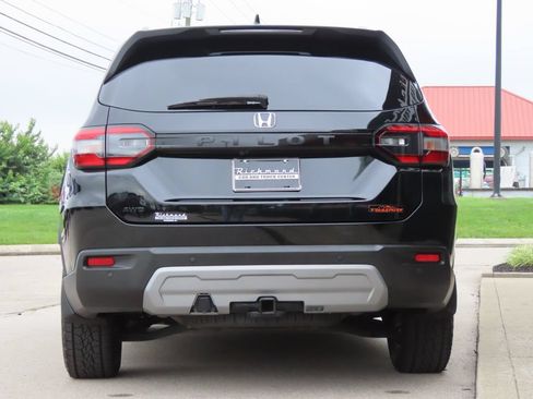 Used 2024 Honda Pilot TrailSport image 12