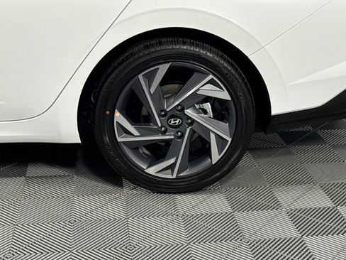 Used 2025 Hyundai Elantra SEL FWD image 19