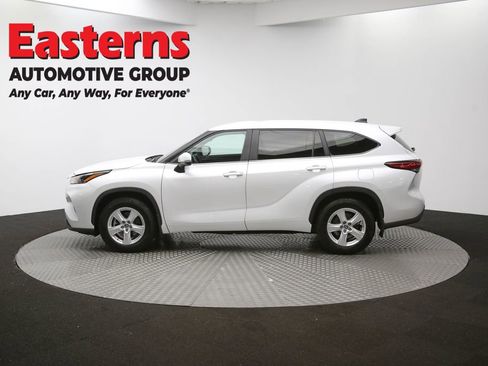 Used 2023 Toyota Highlander LE image 60