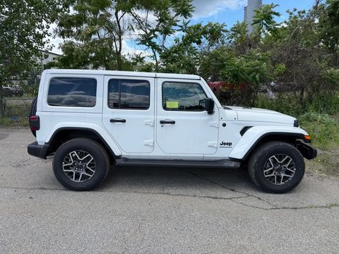 New 2026 Jeep Wrangler Unlimited Sahara AWD/4WD image 6