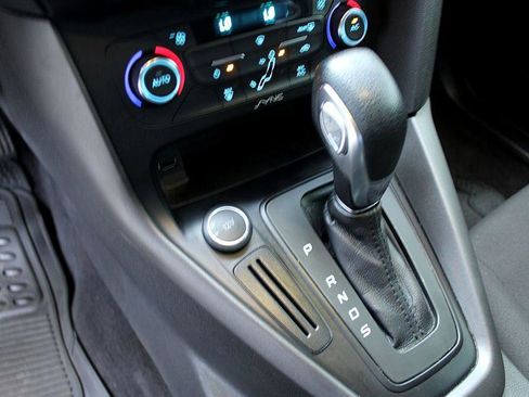 Used 2017 Ford Focus SEL image 9