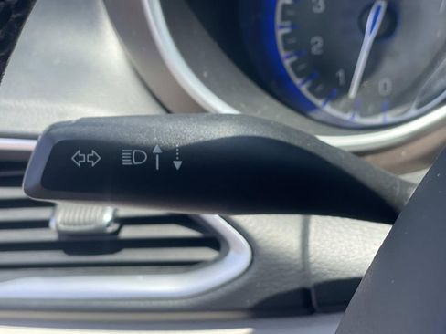 Used 2017 Chrysler Pacifica Touring-L Plus FWD image 24