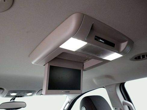 Used 2017 Chevrolet Traverse LT w/ Traveler's Package FWD image 22