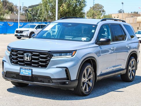 Certified 2025 Honda Pilot Sport image 3