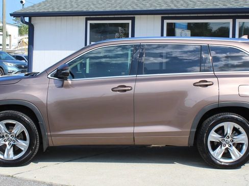 Used 2018 Toyota Highlander Limited AWD/4WD image 2