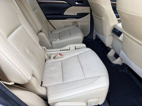 Used 2018 Toyota Highlander Limited FWD image 29