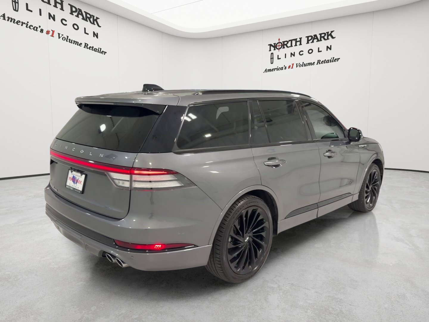 Used 2025 Lincoln Aviator Reserve w/ Jet Appearance Package RWD image 5