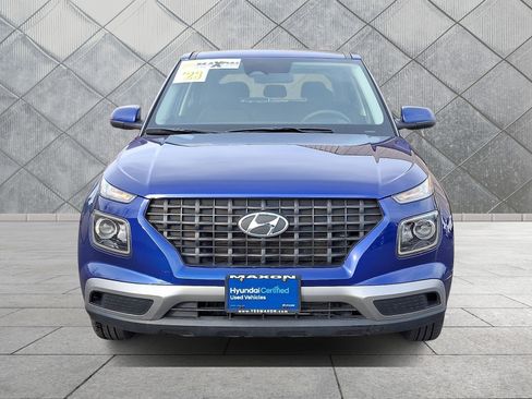 Certified 2023 Hyundai Venue SE image 2