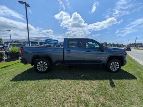Used 2025 Chevrolet Silverado 2500 Custom w/ Custom Value Package AWD/4WD image 2