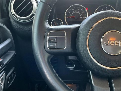 Used 2018 Jeep Wrangler Unlimited Sahara image 11