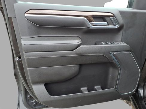 Used 2023 Chevrolet Silverado 1500 LT image 17