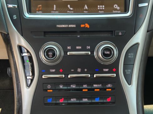 Used 2017 Lincoln MKX Reserve FWD image 31