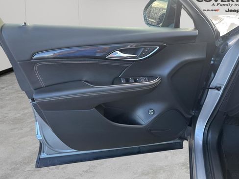 Used 2023 Buick Envision Preferred image 24