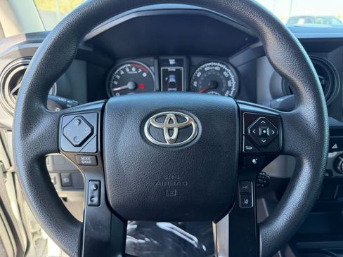 Used 2022 Toyota Tacoma SR w/ SR Convenience Package RWD image 18