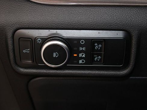 Used 2023 Ford Explorer Limited image 44