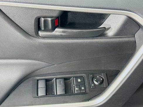 Certified 2025 Toyota RAV4 LE FWD image 19