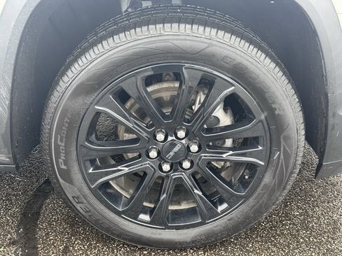 Used 2022 GMC Acadia SLT w/ Elevation Edition image 50