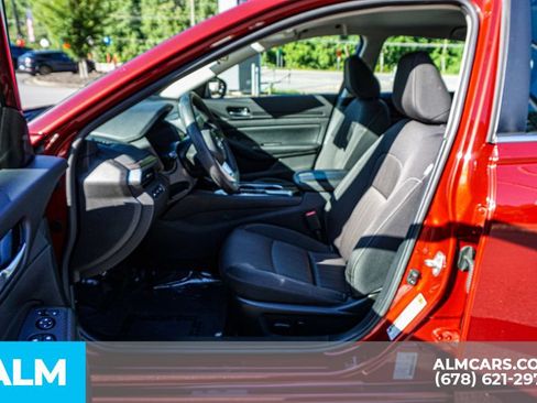 Used 2024 Nissan Altima 2.5 SV FWD image 19