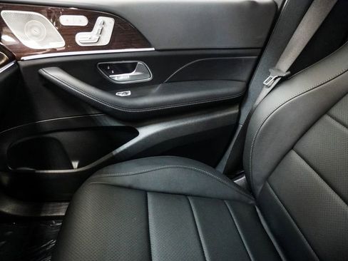 Used 2025 Mercedes-Benz GLE 450e 4MATIC image 31