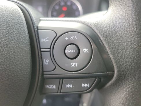 Used 2021 Toyota RAV4 LE image 27