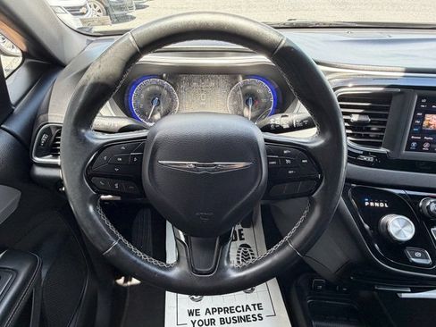 Used 2019 Chrysler Pacifica Touring Plus w/ S Appearance Package FWD image 10