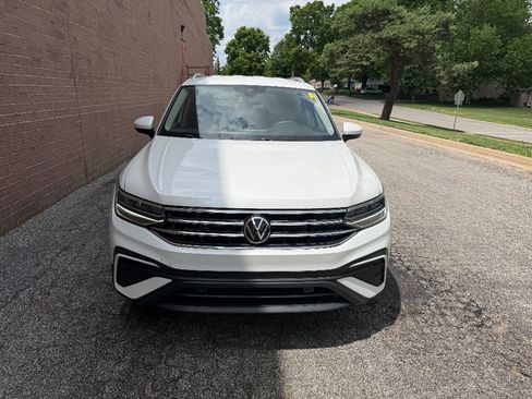 Used 2023 Volkswagen Tiguan SE FWD image 2
