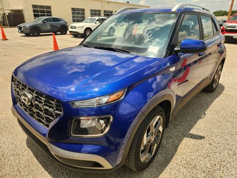 Used 2025 Hyundai Venue SEL FWD image 1