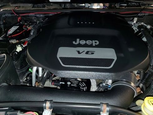 Used 2018 Jeep Wrangler Unlimited Sport S image 23