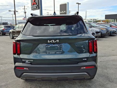 Used 2023 Kia Sorento S w/ Panoramic Sunroof Package image 6