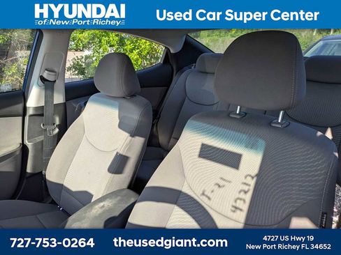 Used 2015 Hyundai Elantra SE FWD image 3