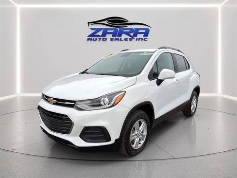 Used 2022 Chevrolet Trax LT w/ LT Convenience Package AWD/4WD image 3