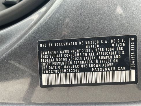 Used 2025 Volkswagen Jetta SE image 29