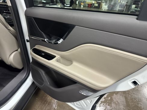 Used 2021 Lincoln Corsair AWD image 38