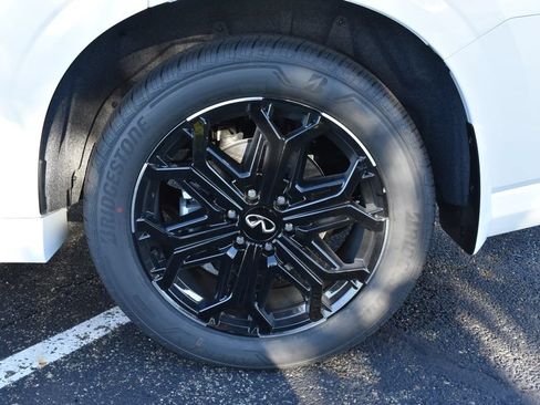 Certified 2026 INFINITI QX80 4WD w/ Sport Exterior Package image 29