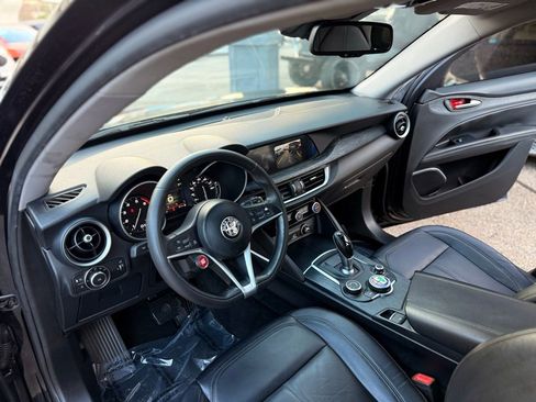 Used 2019 Alfa Romeo Stelvio image 27