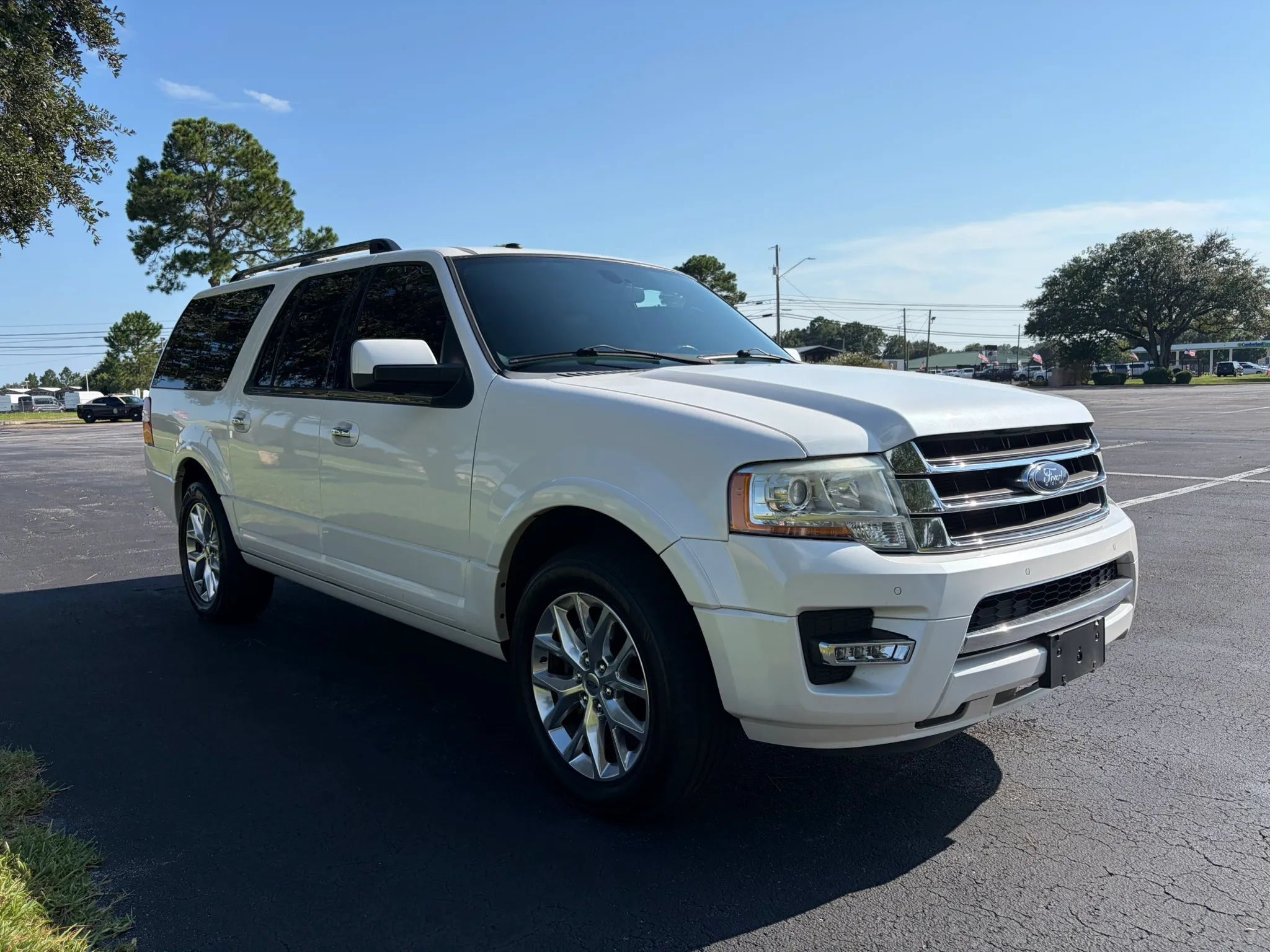 Used 2017 Ford Expedition EL Limited w/ Equipment Group 301A RWD image 9